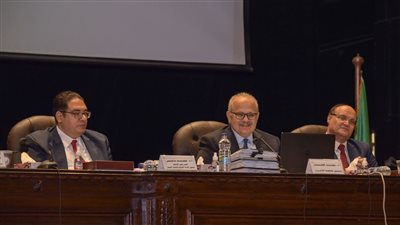 رئيس جامعة القاهرة يشيد بالأداء المتميز للكليات في أعمال الامتحانات وظهور النتائج