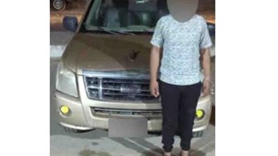 ضبط عاطل بتهمة سرقة سيارة مواطن ومساومته على مبلغ مالي بالسلام 