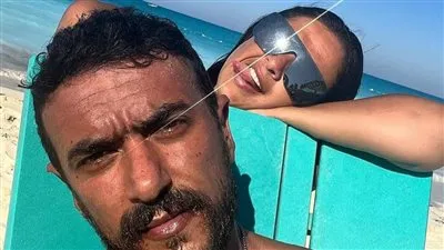  صورة رومانسية تجمع أحمد العوضي مع ياسمين عبد العزيز في أحدث ظهور