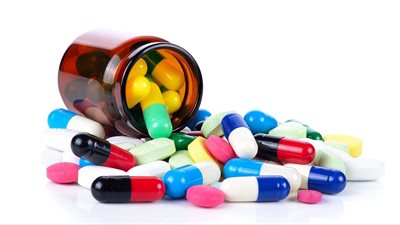 أستاذ أوبئة يكشف كارثة عن استخدام المضاد الحيوي دون وصفة طبية (فيديو)