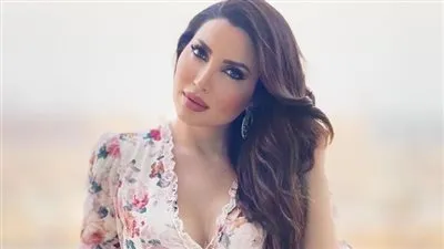 نسرين طافش مع زوجها في إطلالة رومانسية 