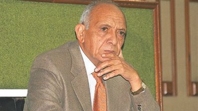 المنتدى الدولي بالشارقة يكرم الدكتور محمد غنيم رائد جراحات زراعة الكلى بجامعة المنصورة