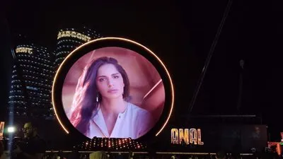 الاستعدادات النهائية لـ حفل آمال ماهر في العلمين الجديدة