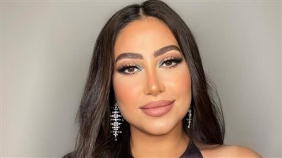 بفستان مُجسم.. بوسي تغازل جمهورها ومحبيها