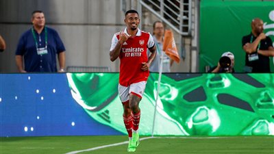 خيسوس يواصل التألق مع أرسنال وينفرد بأول هاتريك