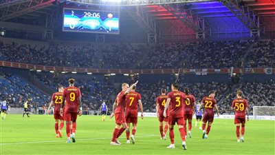 روما يحقق فوزًا صعبًا على توتنهام في مباراة ودية