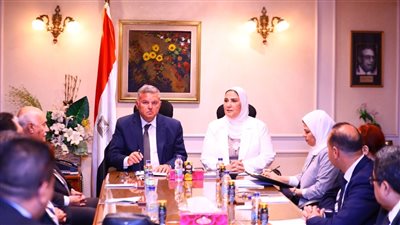 وزيرا قطاع الأعمال والتضامن يتابعان خطوات تحويل مصنع مغلق إلى مجمع ملابس 