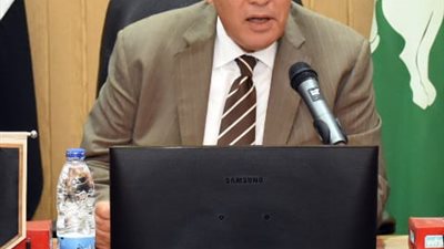 محافظ الشرقية يوجه برفع وإزالة الإعلانات واللوحات غير المرخصة من الشوارع 
