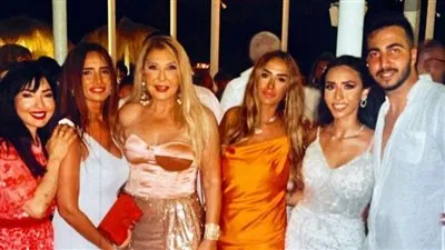 زينة تنشر صورًا جديدة من خطوبة ابنة خالد صلاح