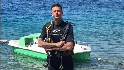 أحمد الفيشاوي يشارك جمهوره صورا له من رحلة غطس