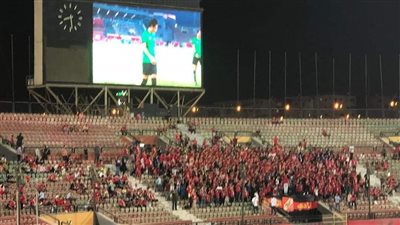 عاجل.. هتافات نارية من جماهير الأهلي ضد اللاعبين قبل مباراة فاركو