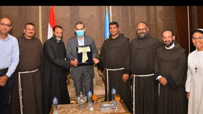 محافظ الغربية يستقبل وفد الكنيسة الكاثوليكية لبحث سبل التعاون