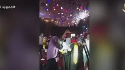 رغم مرضها.. أم بالمنوفية تحضر حفلة تخرج ابنتها بأنبوبة أكسجين