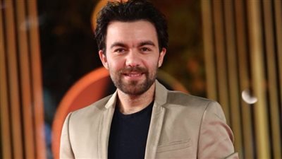 شرف رمزي يعلن عن إصابة شقيقه بأزمة صحية