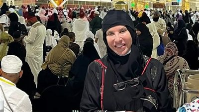هالة سرحان تؤدي مناسك العمرة (صور)