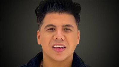 عمر كمال ينتهي من تسجيل أغنية 