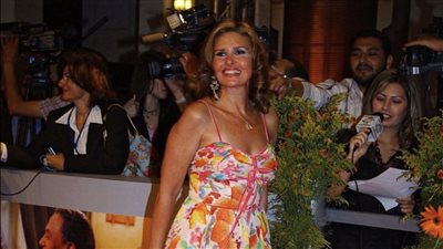 بصورة قديمة.. يسرا تستعيد ذكرياتها من فيلم عمارة يعقوبيان 