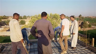 إيقاف أعمال تخشيب وإزالة أسوار دون ترخيص بأبومناع غرب في قنا