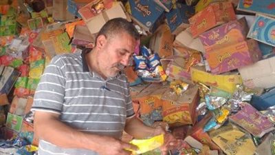 ضبط 4 آلاف و400 كرتونه مواد غذائية منتهية الصلاحية داخل مخزن بالشرقية 