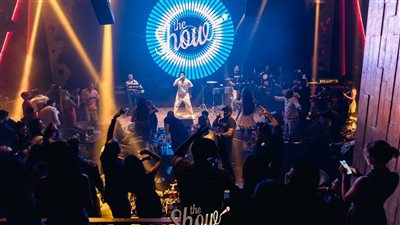 عنبة في حفل كامل العدد بدبي (صور) 