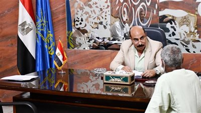 محافظ أسوان يستمع لشكاوى ومطالب 25 مواطنا ومواطنة