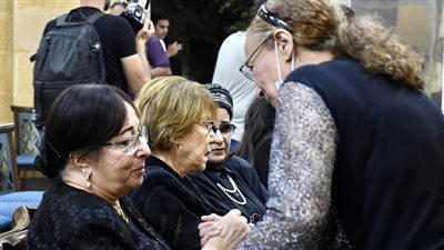 سميرة عبد العزيز وسميحة أيوب.. أبرز الحضور في عزاء الراحلة رجاء حسين 