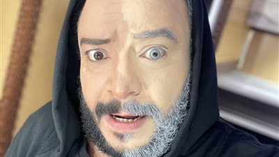 حسام داغر رئيس عصابة في فيلم 