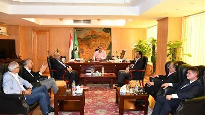 محافظ الفيوم يبحث طرح أراضي أملاك الدولة لإقامة مشروعات استثمارية