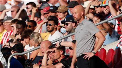 مدرب مانشستر يونايتد يفتح النار على اللاعبين بعد الخسارة الكارثية أمام برينتفورد