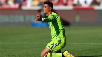 تين هاج يعتذر لجماهير اليونايتد.. ويفجر مفاجأة عن 