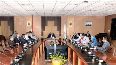 تفاصيل اجتماع رئيس جامعة المنصورة لتذليل المعوقات بمستشفى الطوارئ