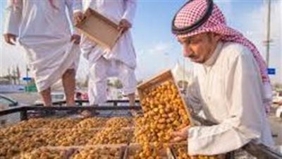 سفير طاجيكستان يشيد بمنظومة مهرجان بريدة للتمور