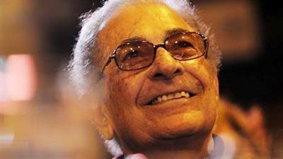 عرف بعدو المرأة وله طقوس غريبة أثناء الكتابة.. لمحات وأسرار من حياة أنيس منصور فى ذكرى ميلاده