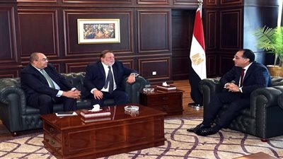 مناقشات بين رئيس الوزراء مع القائم بأعمال محافظ البنك المركزي والمدير التنفيذي لصندوق النقد الدولي