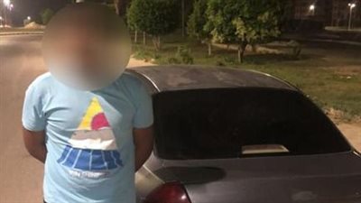 ضبط قائد سيارة دون لوحات معدنية بـ15 مايو