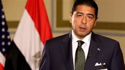  رئيس أكبر بنك خاص بمصر.. يتحدث عن مسار الدولار وسعره العادل بالأسواق 