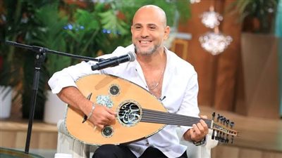 بهذه الطريقة.. عزيز الشافعي يحتفل بعيد ميلاد الشاعر تامر حسين