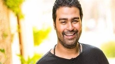 لهذا السبب.. إسلام إبراهيم يهاجم والد المطرب النقاش