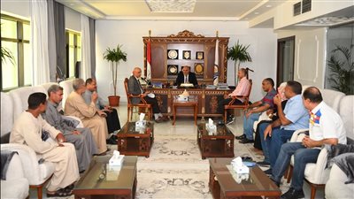 بحضور عدد من أصحاب الشكوى.. محافظ قنا يعقد اجتماعا عاجلا لحل مشكلة الصرف الصحي بقرية طوخ 