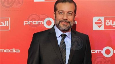 هل تزوج شريف منير على لورا عماد؟ تكهنات حول طلاق شريف منير ولورا عماد بعد هجومها على بناتها