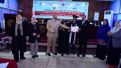 بمركز نور البصيرة.. رئيس جامعة سوهاج يشهد حفل تخرج الدفعة 17 لذوي الإعاقة 