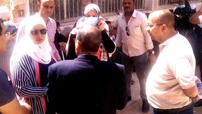 نائب محافظ أسوان تتفقد العيادات الشاملة والتخصصية
