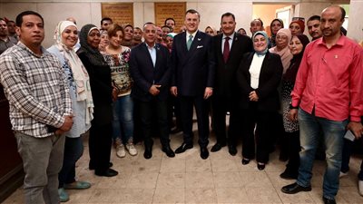 وزير السياحة والآثار يتفقد مقر الوزارة بالزمالك للتعرف على العاملين 
