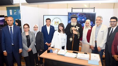 البابا تواضروس وسها جندي يفتتحان جناح وزارة الهجرة بمعرض لوجوس