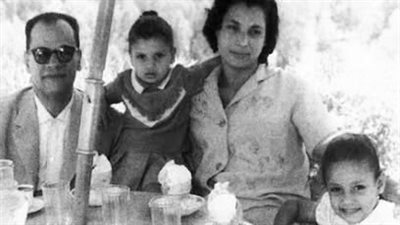 أم كلثوم نجيب محفوظ تستعد لنشر كتابها الأول يضم مذكرات أديب نوبل لأول مرة حصريا.. قريبًا