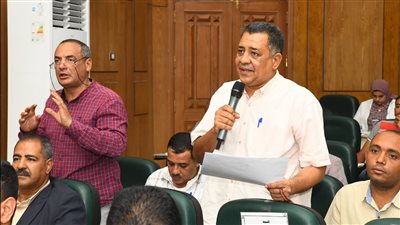 محافظ قنا يتابع الموقف التنفيذى لمشروعات 