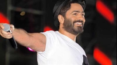 'منبهر بيكم'.. تامر حسني يدعم المواهب الشابة