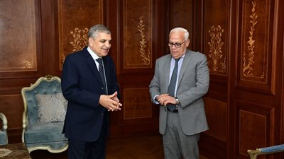 محافظ بورسعيد يلتقي رئيس هيئة قناة السويس