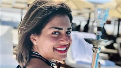 بكاش مايوه أصفر.. منه فضالي تتصدر تريند 