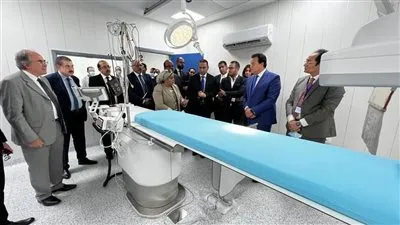 عبدالغفار يتابع حالة أول مريض تستقبله وحدة القسطرة القلبية بمستشفى العلمين